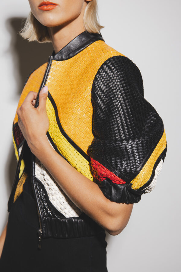 Jacket with a bold, dynamic twist - Image 3