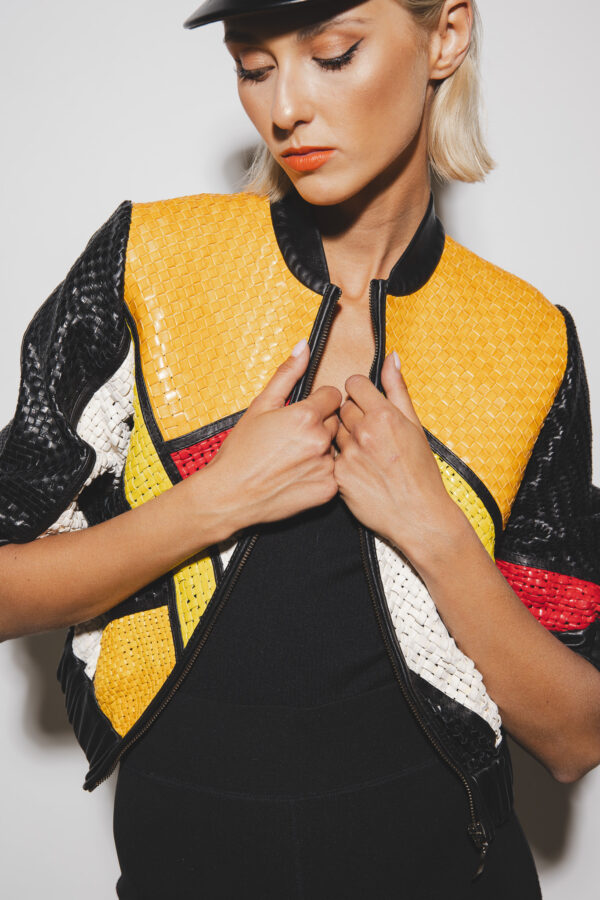 Jacket with a bold, dynamic twist - Image 4